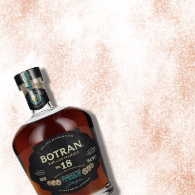 Botran Ron Rum Flasche auf hellem Hintergrund