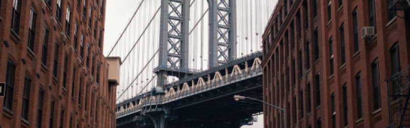 New York Bridge mit Gebäuden