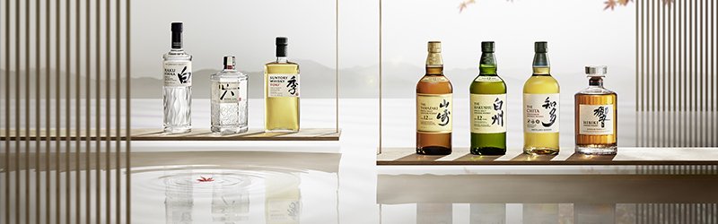 Japanse premium-dranken in balans – Harmonieuze presentatie met natuurlijke achtergrond