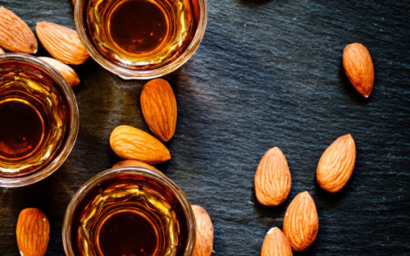 Das Bild zeigt eine Gruppe von Shot Gläser. Zu den damit verbundenen Tags gehören Lebensmittel, Orange, Kugel und Gemüse.